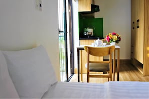 Phòng đôi cơ bản, quang cảnh thành phố | Khu vực ăn uống tại phòng