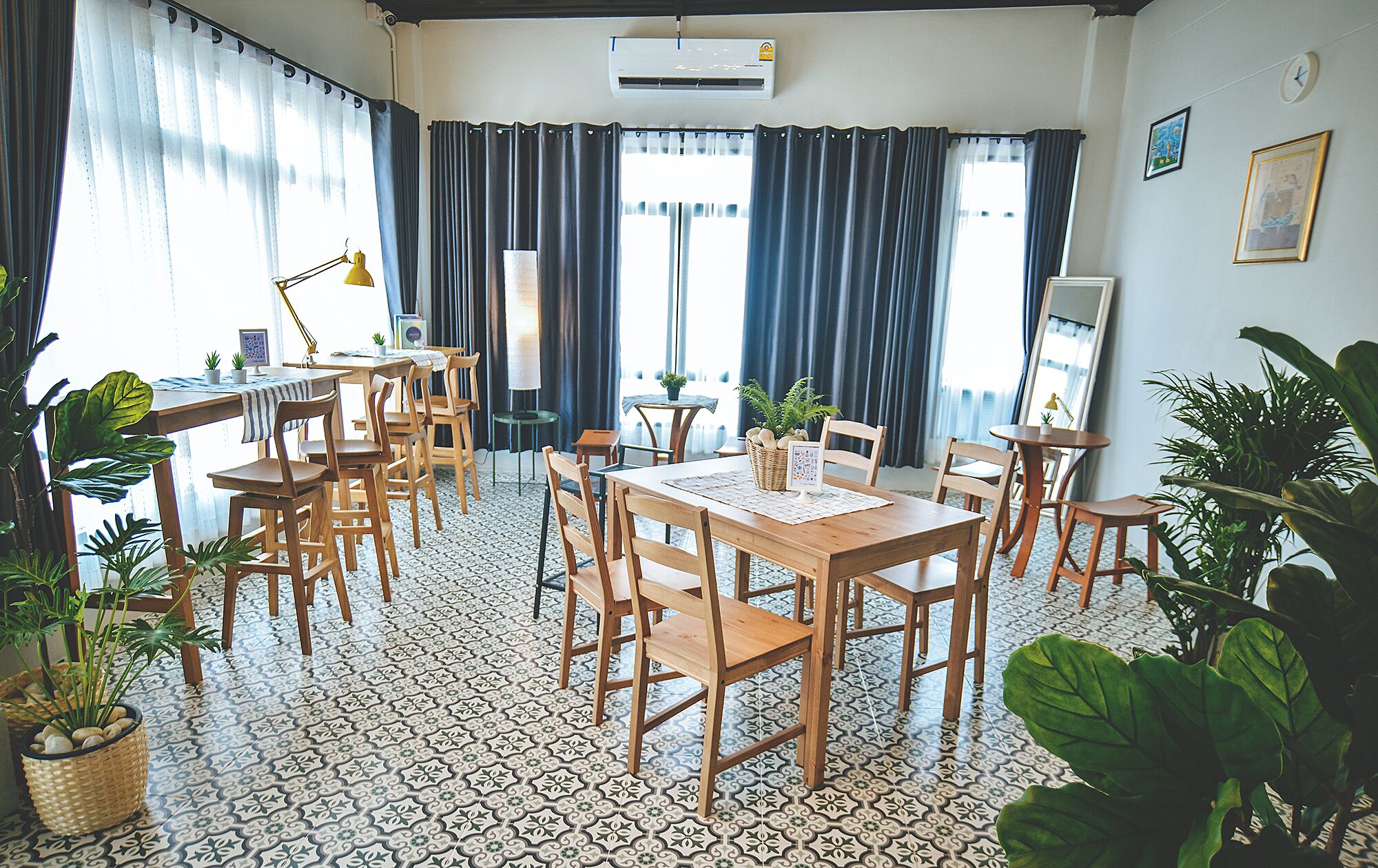 daily continental breakfast for a fee