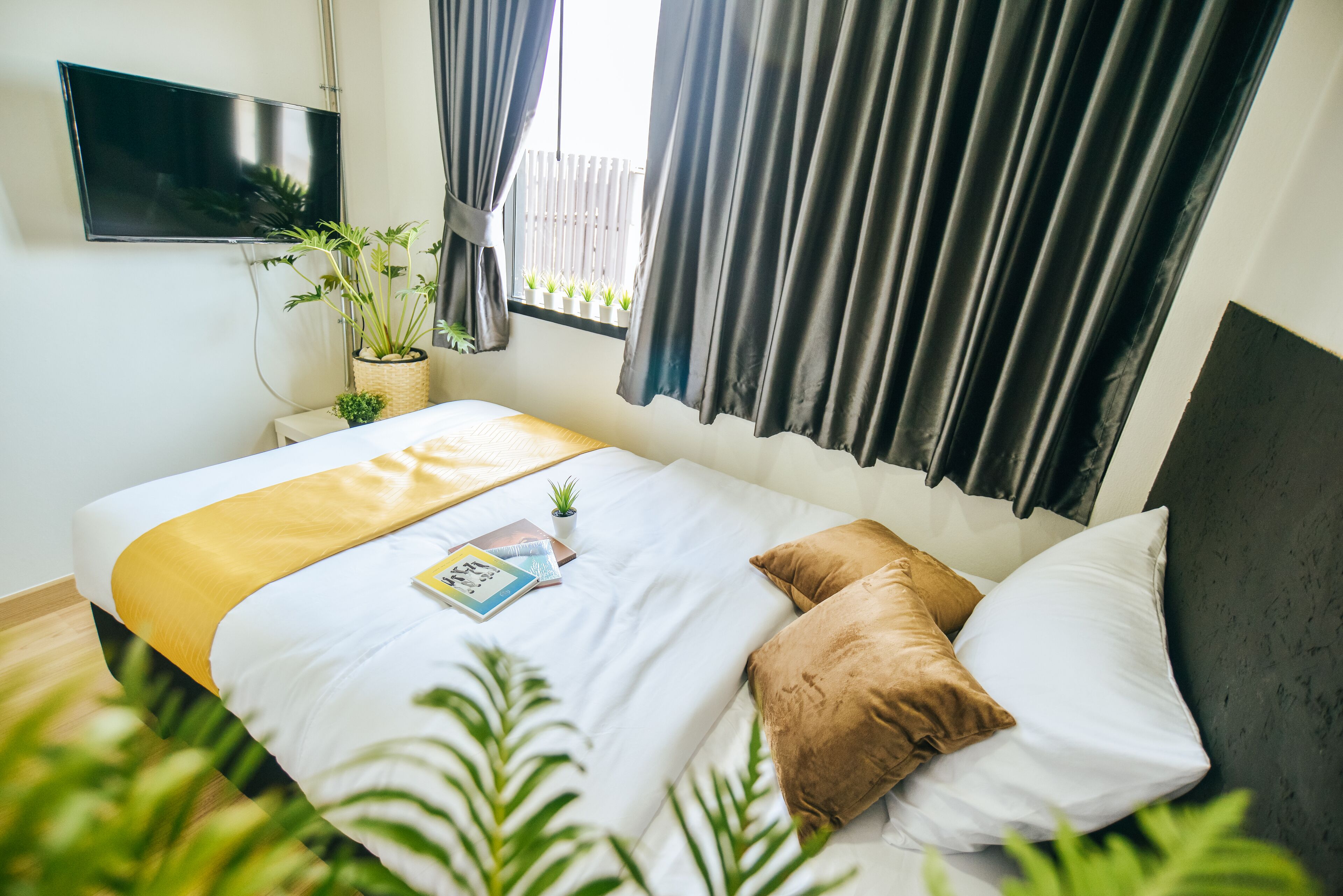 single room | blackout curtains, soundproofing, free wifi