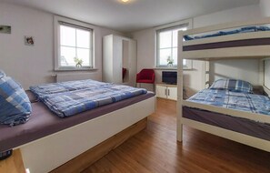 3 Schlafzimmer, Reisekinderbett, kostenloses WLAN