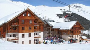 Exterior - Wifi, ski-in/ski-out & foot of the slopes, fitness, swimming pool, balcony, parking, tv, ski locker (Saint-Sorlin-d'Arves)
