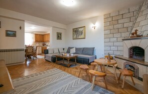 TV, fireplace - Amazing home in Runovic (Runovic)