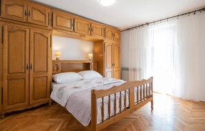 4 Schlafzimmer, Reisekinderbett, kostenloses WLAN, Bettwäsche