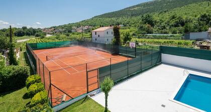 Awesome home in Runovic with WiFi