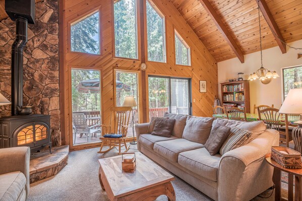 Smart TV, fireplace, Hulu, DVD player