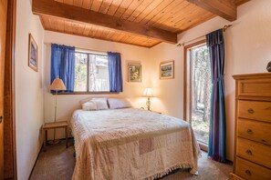 3 bedrooms, desk, free WiFi, bed sheets