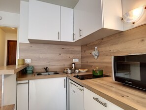 Fridge, microwave, coffee/tea maker, electric kettle