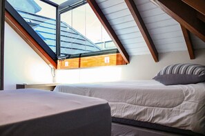 8 chambres, fer et planche à repasser, Wi-Fi, draps fournis