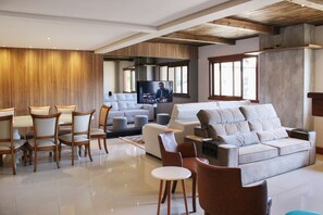 Télévision, cheminée