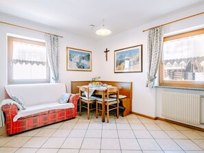 TV - Cosy apartment for 4 people with WIFI, TV and balcony (Mazzin)