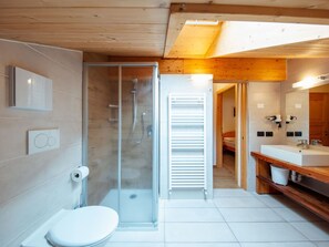 Bathroom - Beautiful  villa for 11 people with WIFI and TV (Mazzin)