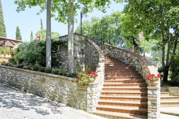 Treppe, Wand, Eigentum, Baum, Die Architektur, Gebäude, Steinwand, Haus, Walkway, Grundeigentum