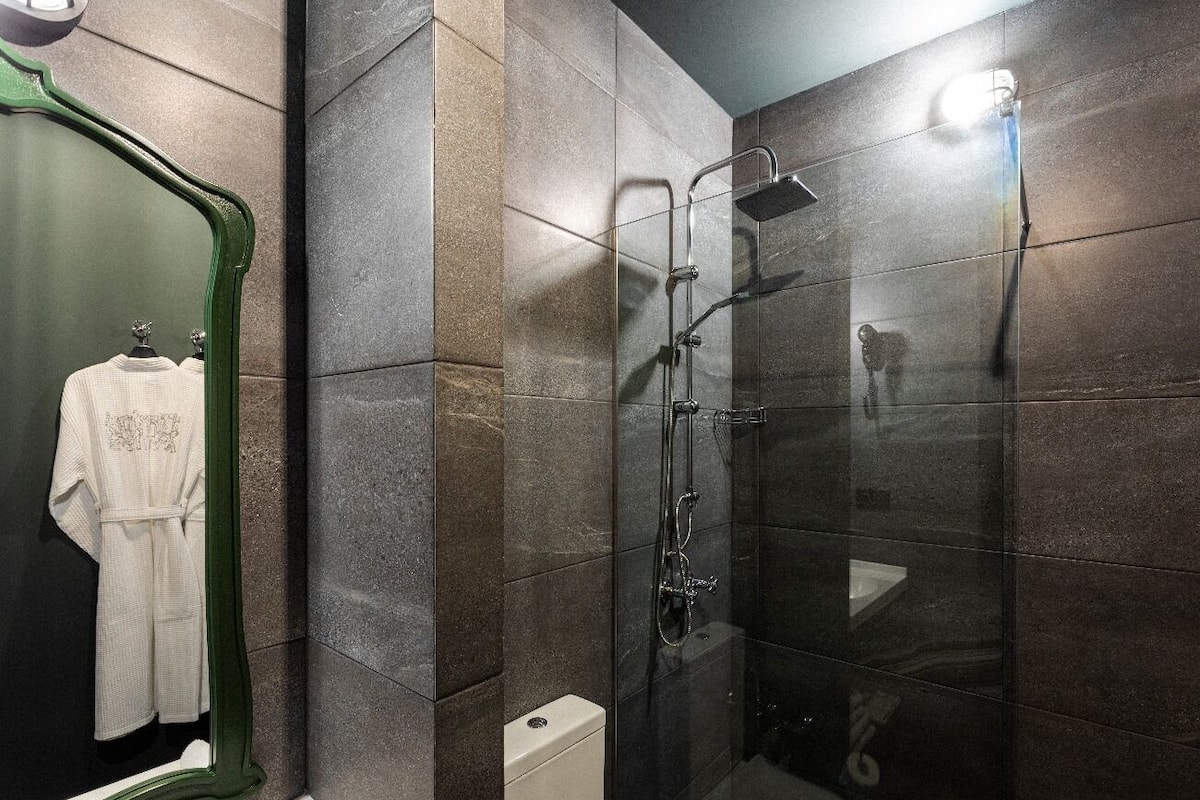 Dusch, regndusch, gratis toalettartiklar och hÄrtork