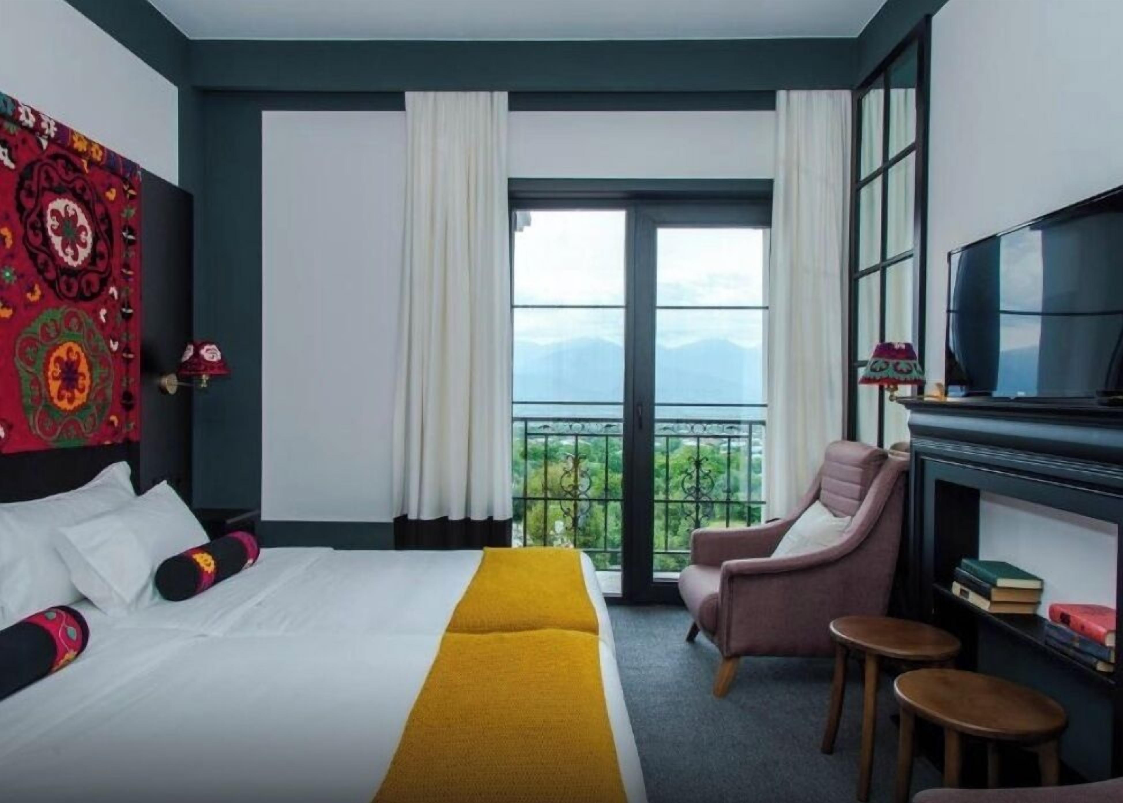 Premium bedding, Select Comfort beds, minibar, desk