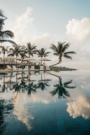 Kolam renang outdoor