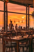 Café da manhã, almoço e jantar