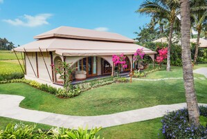 Couples treatment rooms, body treatments, hot stone massages