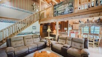 Living area | 30-inch TV with cable channels