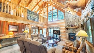 Living area | 30-inch TV with cable channels