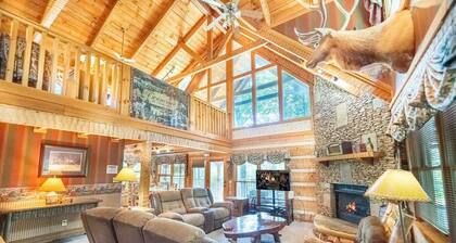Big Kahuna Lodge 3 Bedroom Cabin by RedAwning