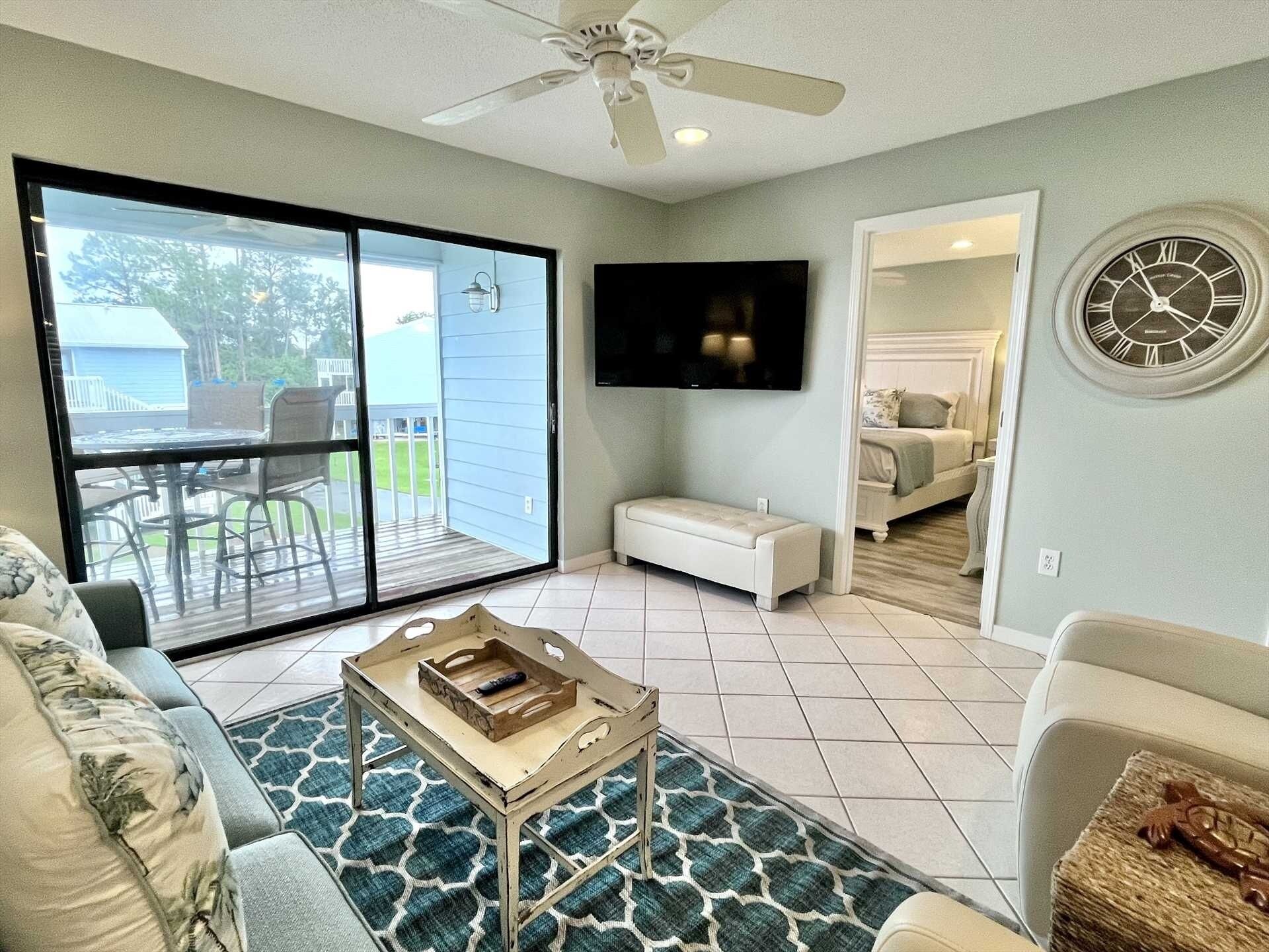 Condo, 2 Bedrooms | Living area | 30-inch TV with cable channels, Netflix, Hulu