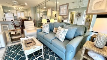 Apartment, 2Â Schlafzimmer | Wohnbereich | 30-Zoll-Fernseher mit Kabelempfang, Netflix, Hulu