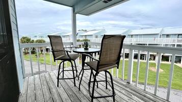 Apartment, 2Â Schlafzimmer | Speisen im Freien