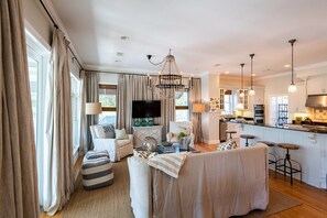 Smart TV, books, stereo - "HIGH TIDE"~Gulf Views~Heated Pool~Beach Gear~Gulf Trace~Beach Access~State Park (Grayton Beach)