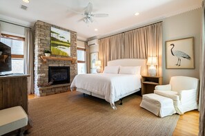 5 bedrooms, iron/ironing board, free WiFi, bed sheets