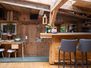 Interior - Stunning private villa for 30 people with WIFI, TV and patio (Silbertal)