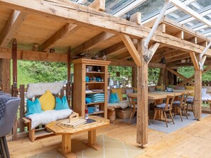 Outdoor dining - Stunning private villa for 30 people with WIFI, TV and patio (Silbertal)