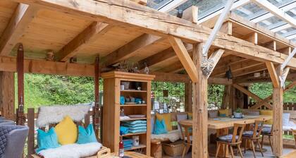 Stunning private villa for 38 people with WIFI, TV and patio