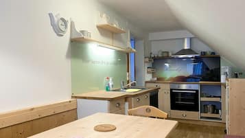 Mikrowelle, Ofen, Geschirrspüler, Toaster