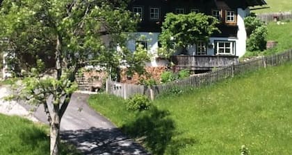Beautiful villa for 11 people with WIFI, balcony, pets allowed and parking
