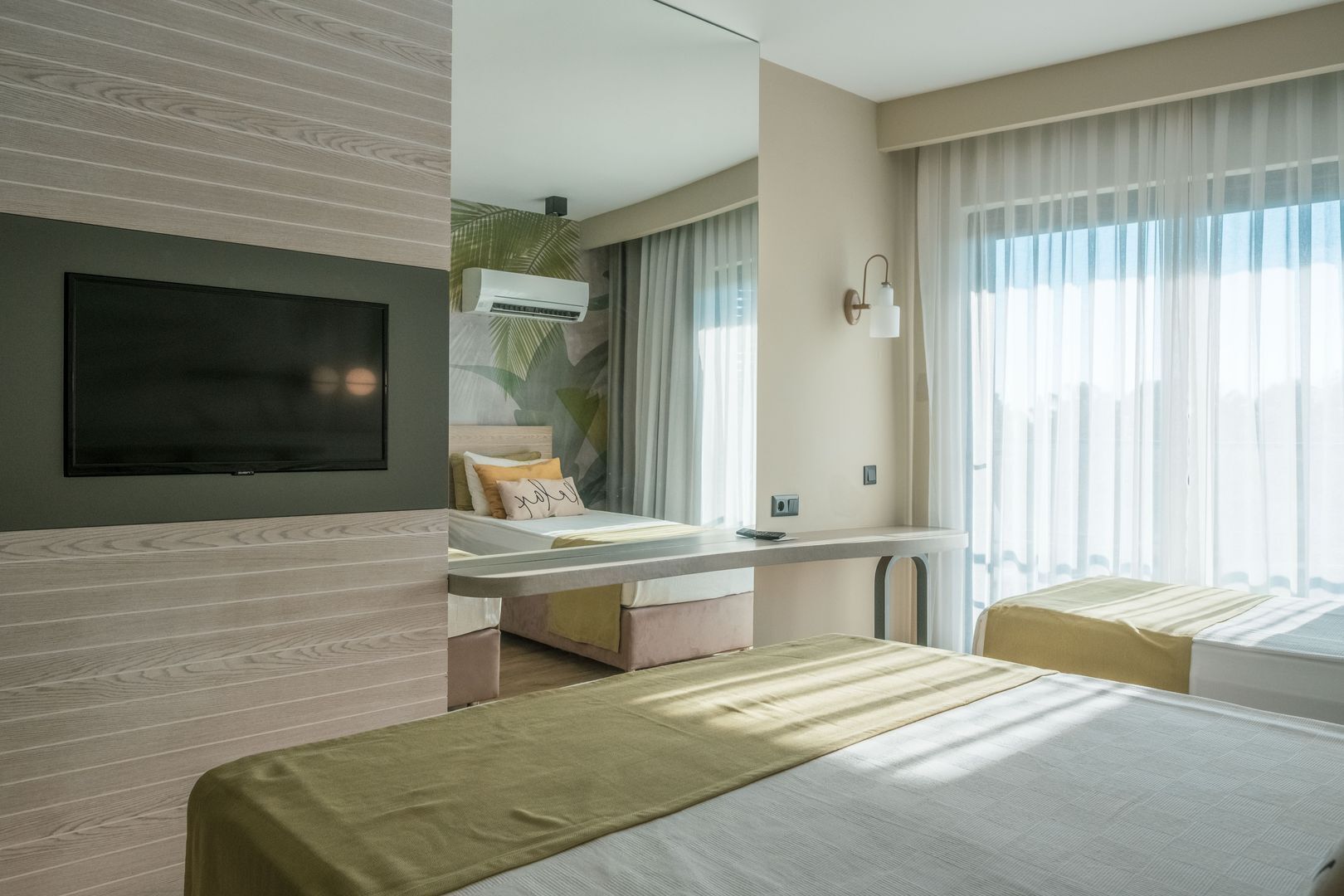 standard room, city view | minibar, soundproofing, bed sheets, wheelchair access