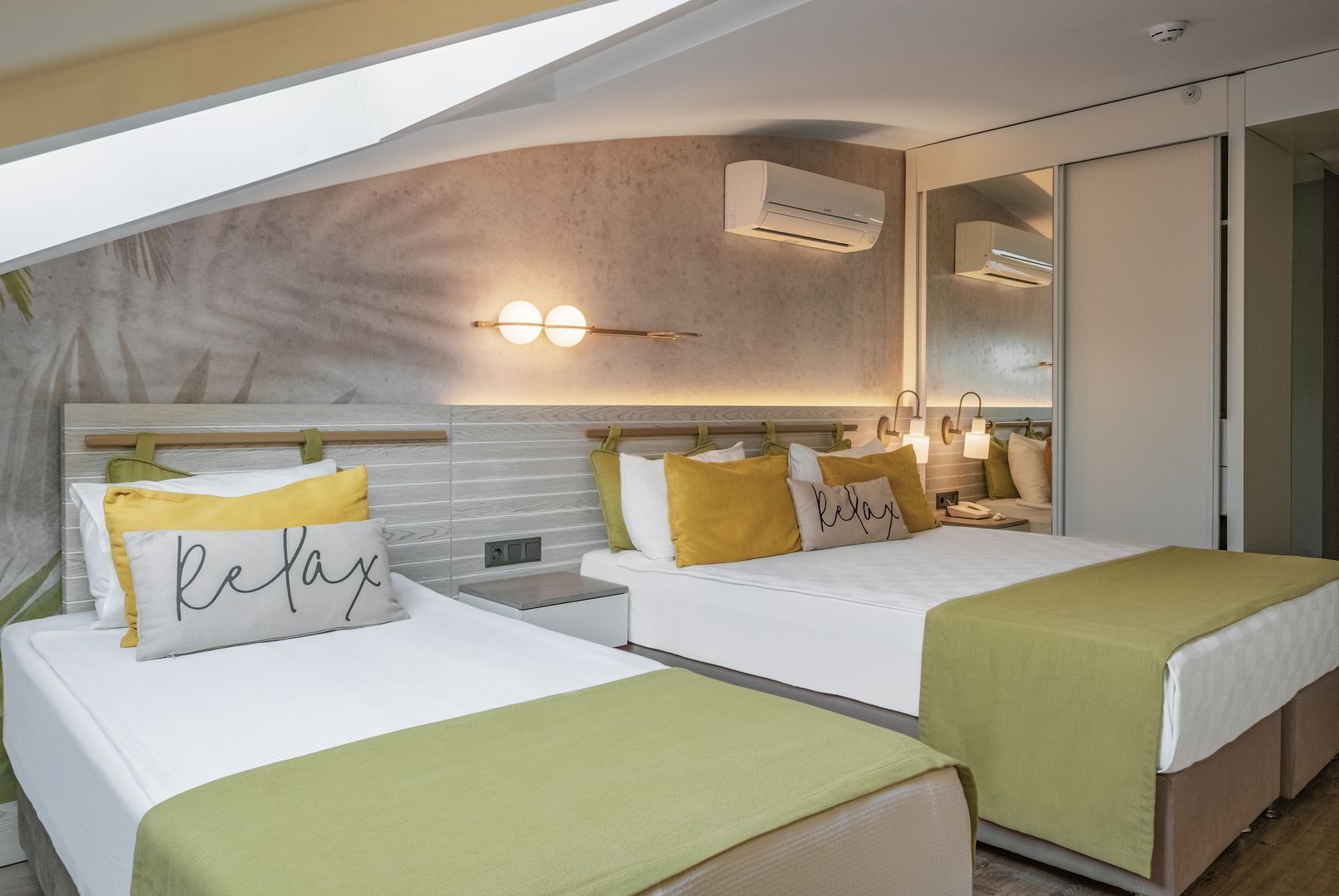 economy room | minibar, soundproofing, bed sheets, wheelchair access