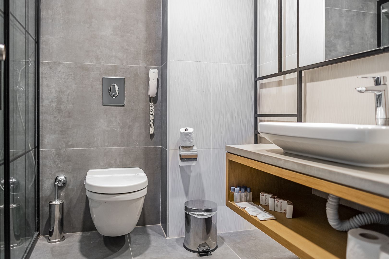 minibar, soundproofing, bed sheets, wheelchair access