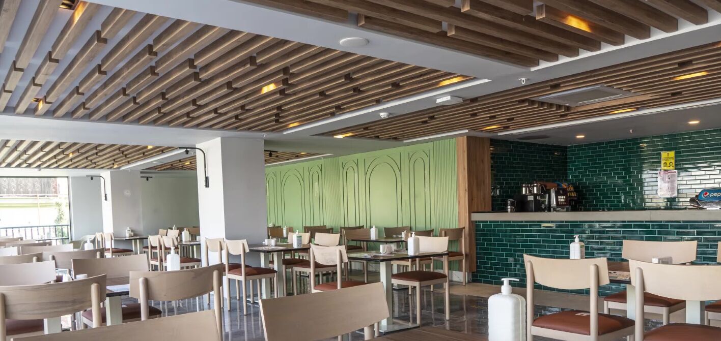 2 restaurants, breakfast, lunch, dinner served; international cuisine