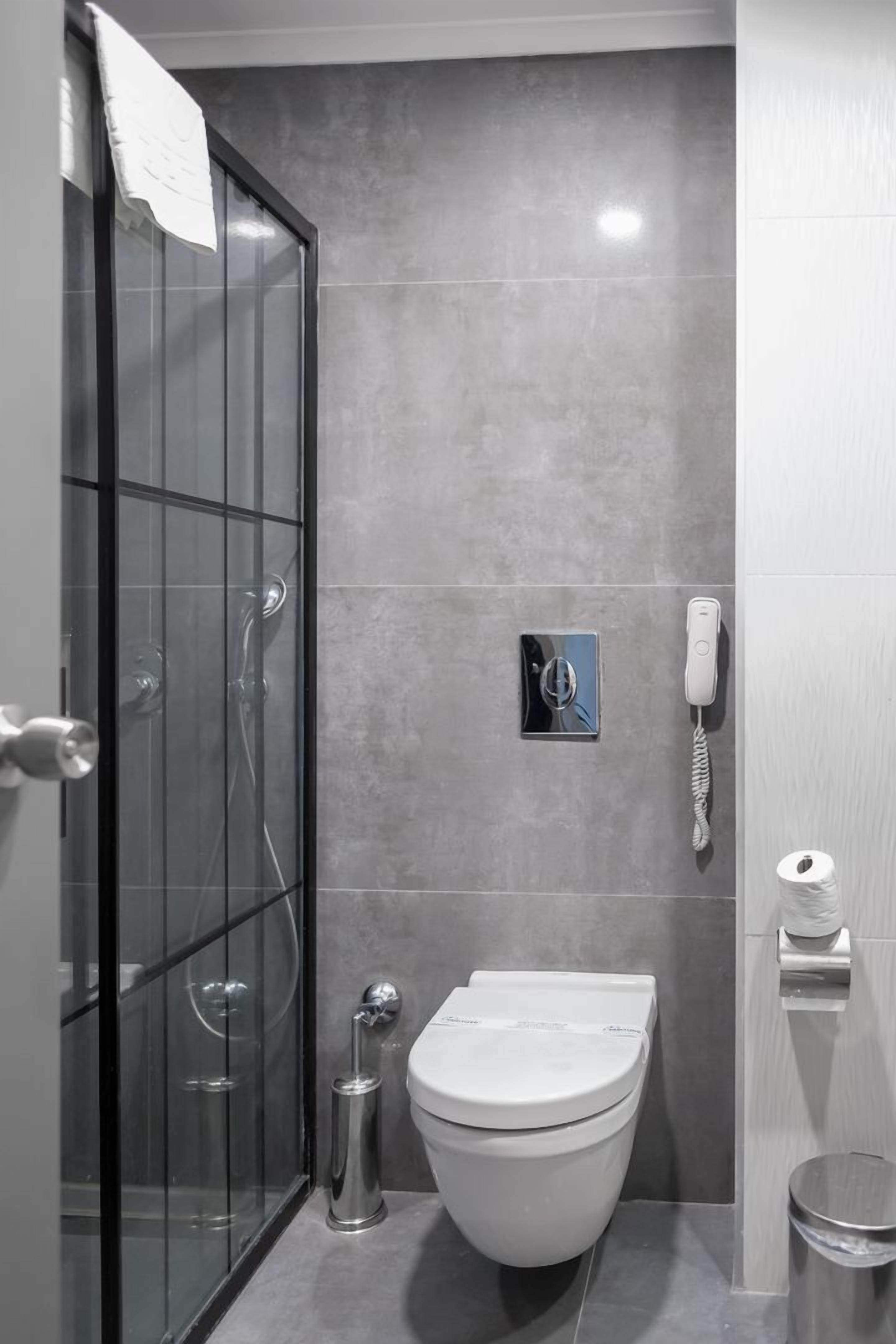 minibar, soundproofing, bed sheets, wheelchair access