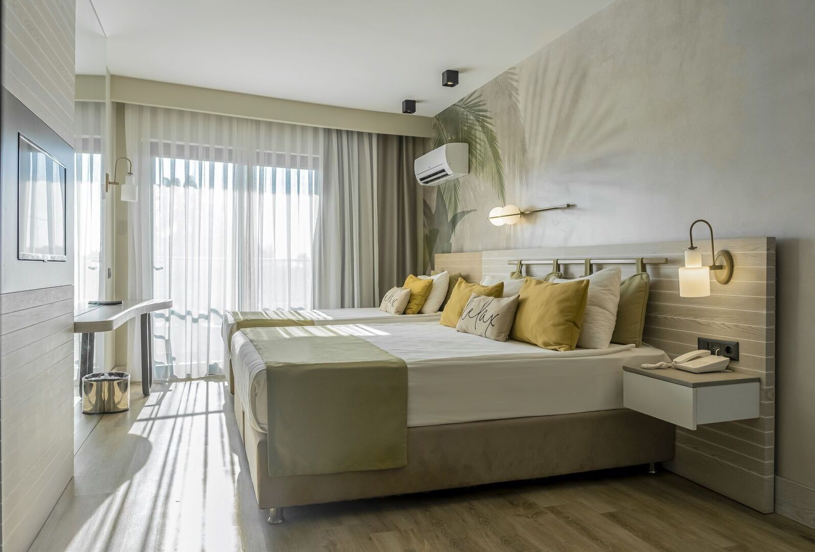 standard room, city view | minibar, soundproofing, bed sheets, wheelchair access