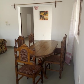 Daily buffet breakfast (EUR 5 per person) - Hakuna Matata Guest House (Paje)