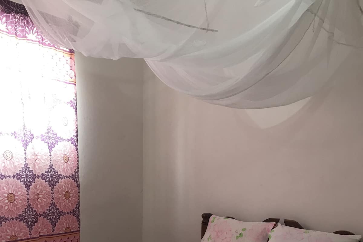 Standard Double Room, Shared Bathroom | Desk, bed sheets