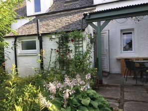 Outdoor dining - Moray's Cottage, Gargunnock (Gargunnock)