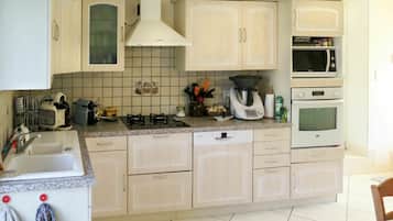 Mikrowelle, Ofen, Geschirrspüler, Gefrierschrank