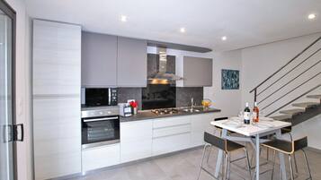 Réfrigérateur, four, plaque de cuisson, lave-vaisselle