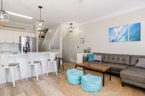 スマートテレビ、Netflix、スマートスピーカー、ストリーミングサービス