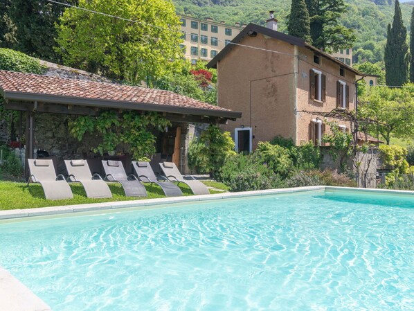 Pool - Wonderful private villa for 6 people with private pool, WIFI, TV, patio and pets allowed (Regoledo)