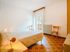 1 chambre, lit parapluie, Wi-Fi gratuit, draps fournis