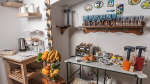 A kitchen with a coffee maker, toaster, and various breakfast items. - La Casa degli Angeli B&B (Salerno)