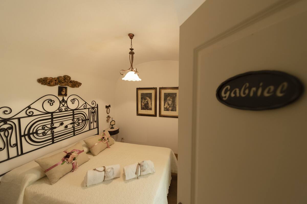 Habitación clásica doble, 1 habitación, balcón (Gabriel) | Cortinas opacas, sistema de insonorización, wifi gratis y ropa de cama